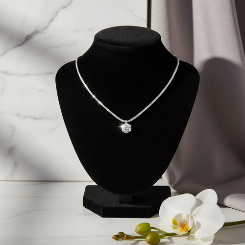 Gem Necklace in luxurious setting